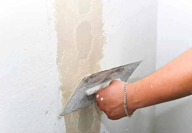 reparar humedad en paredes interiores